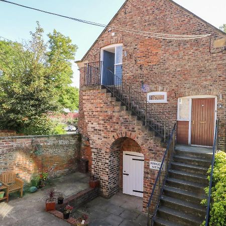 Апартаменты 2 Rodgers Mews Малтон Экстерьер фото